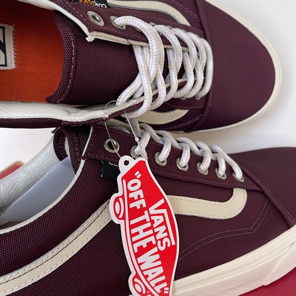 Vans Men’s Old Skool
Cordura Port Royale/Marsh
VN0A4BW2DOQ
Sneakers - Picture 14 of 16